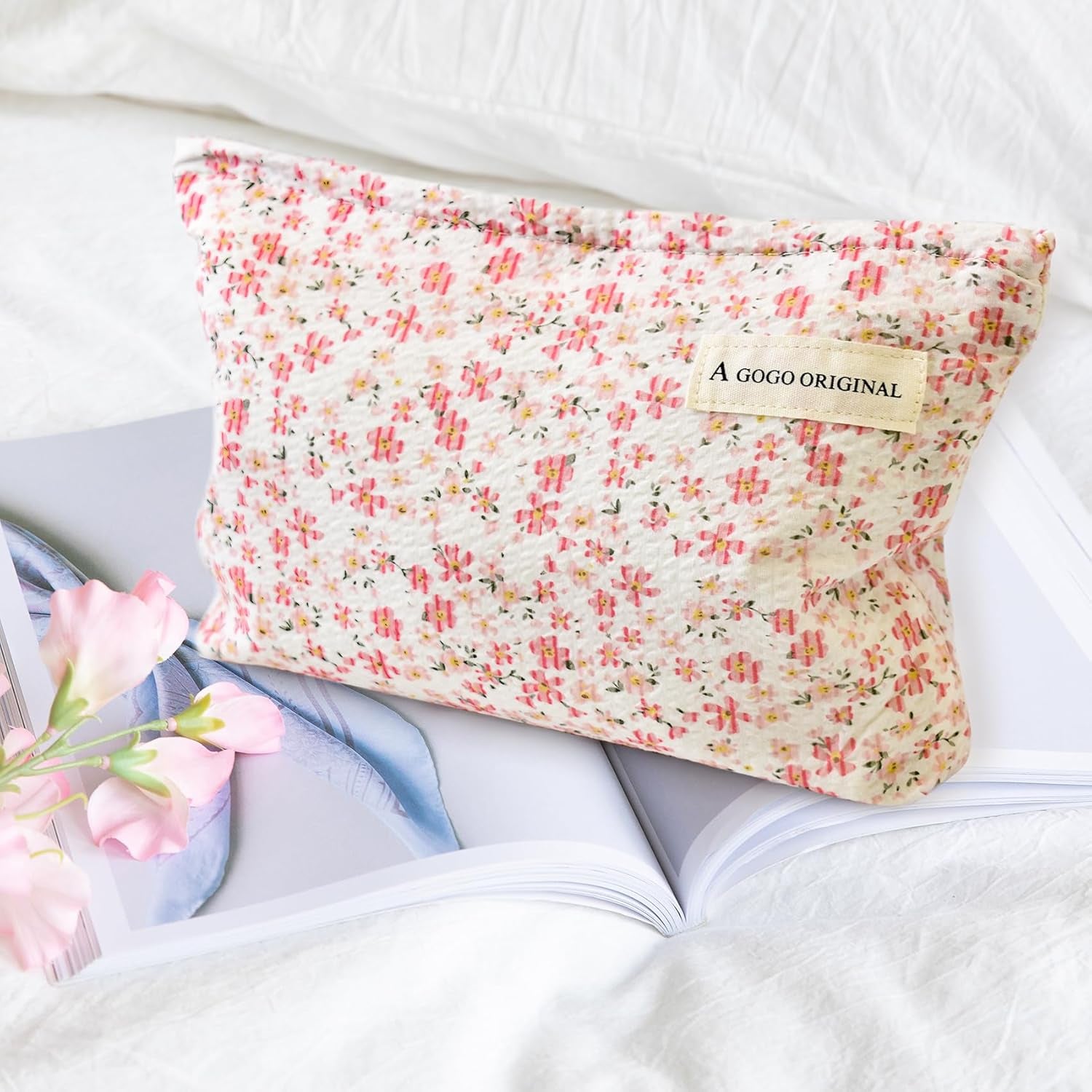 Aesthetic Makeup Bag Cotton, Quilted Floral Make up Bags, Make up Pouch, Toiletry Bag Women, Floral Makeup Bag, Cosmetics Organizer Pouch, Pencil Case for Daily Use (Pink)