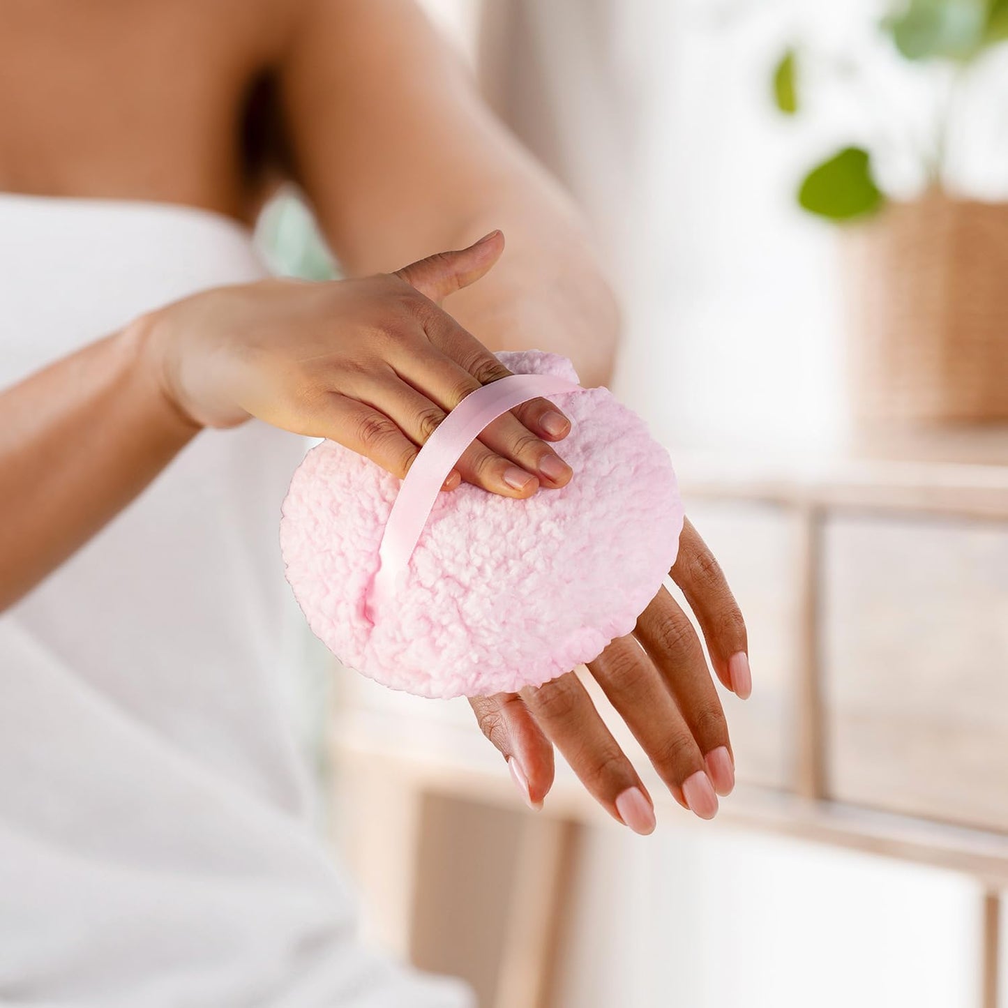 Large Body Powder Puff for Dusting Powder, Women Powder Puff with Tinplate Storage Container for Bath (Rabbit)