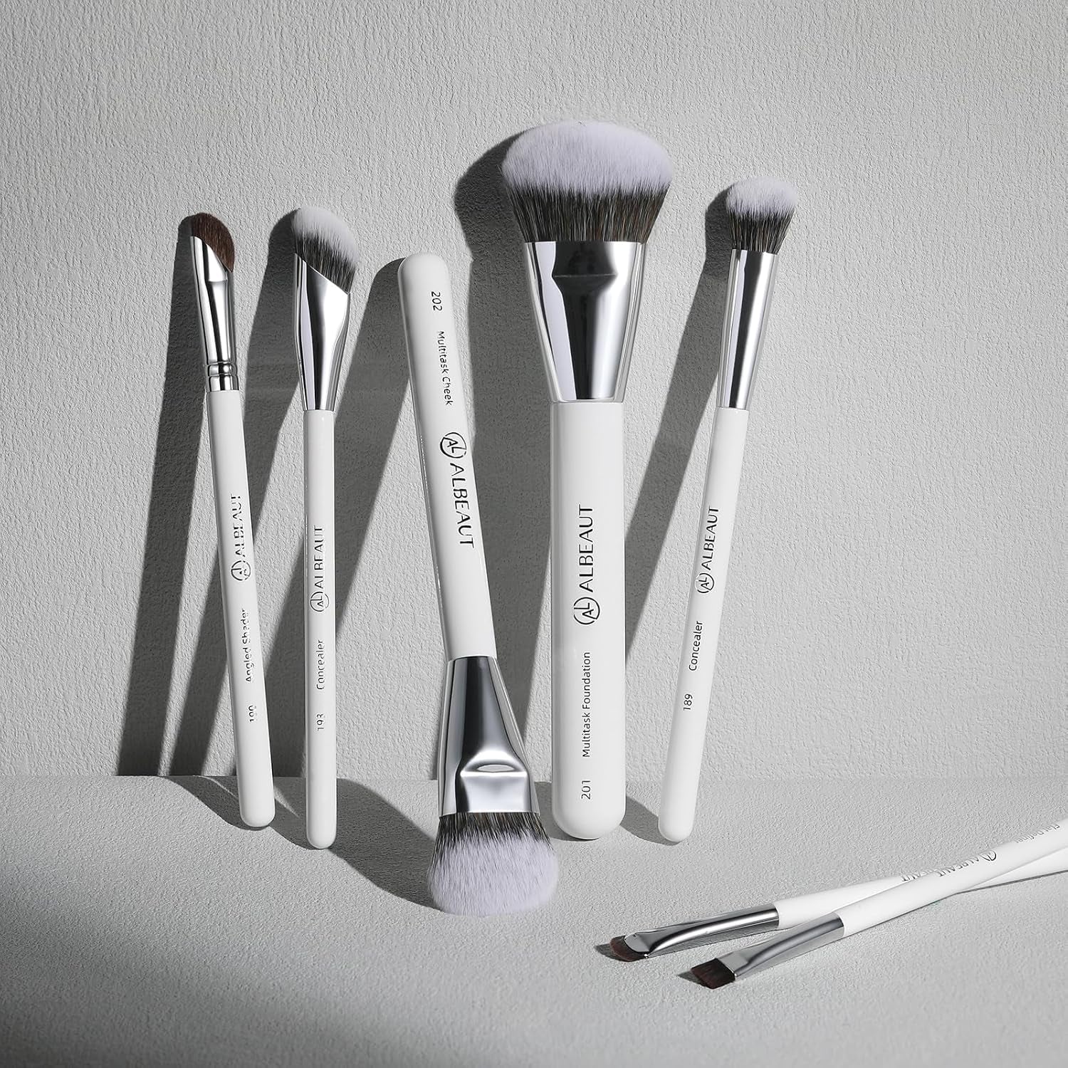 Concealer Brush, under Eye Makeup Small Angled Precision Face Blending Brush, Eye Liquid Cream Foundation Concealer for Dark Circles, Make up Nose Contour Applicator Vegan